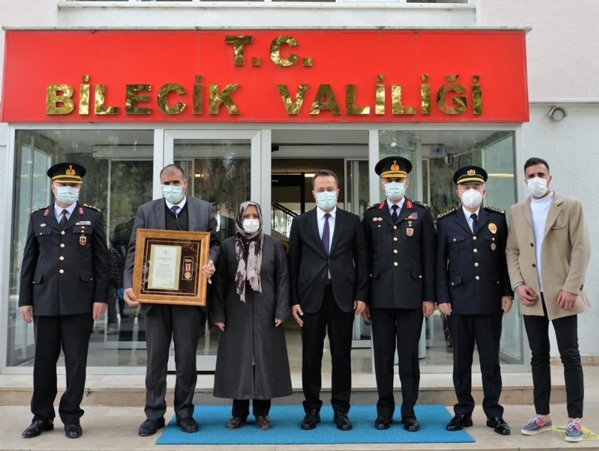 Bilecik&rsquo;te devlet &ouml;v&uuml;n&ccedil; madalyaları ve beratları t&ouml;renle verildi