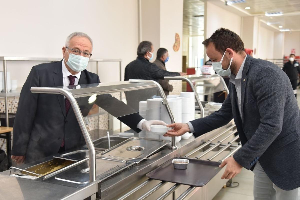 KM&Uuml; yemekhanesinde &Ccedil;anakkale men&uuml;s&uuml;