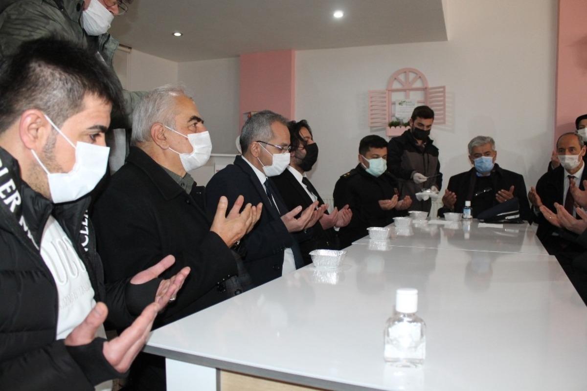 Tosyalı esnaf &Ccedil;anakkale ruhunu bağış yaparak yaşattı