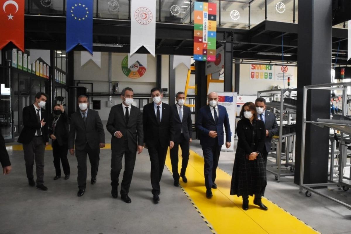 Milli Eğitim Bakan Yardımcısı Mahmut &Ouml;zer GSO-MEM&rsquo;i ziyaret etti