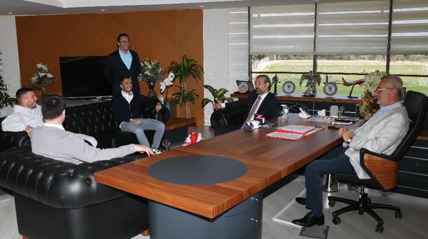 Başkan Yılmaz, Fraport TAV ile yeni d&ouml;nem isim sponsorluğunu g&ouml;r&uuml;şt&uuml;