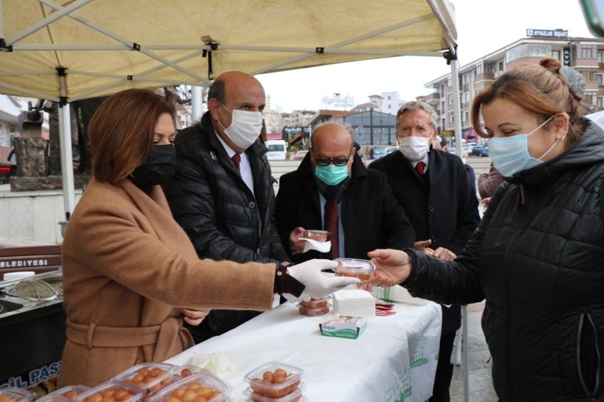 &Ccedil;anakkale şehitleri i&ccedil;in lokma dağıtıldı