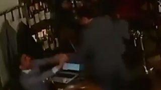 Sosyal medyadan tepki yağdı! Ermeni Bakan kafede oturan gazeteciyi darp etti