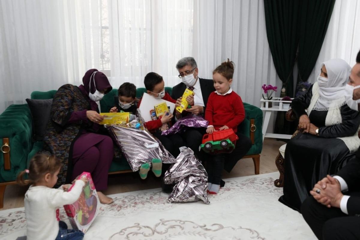 Vali Bilmez ve eşi Meral Bilmez&rsquo;den şehit ailelerine ziyaret