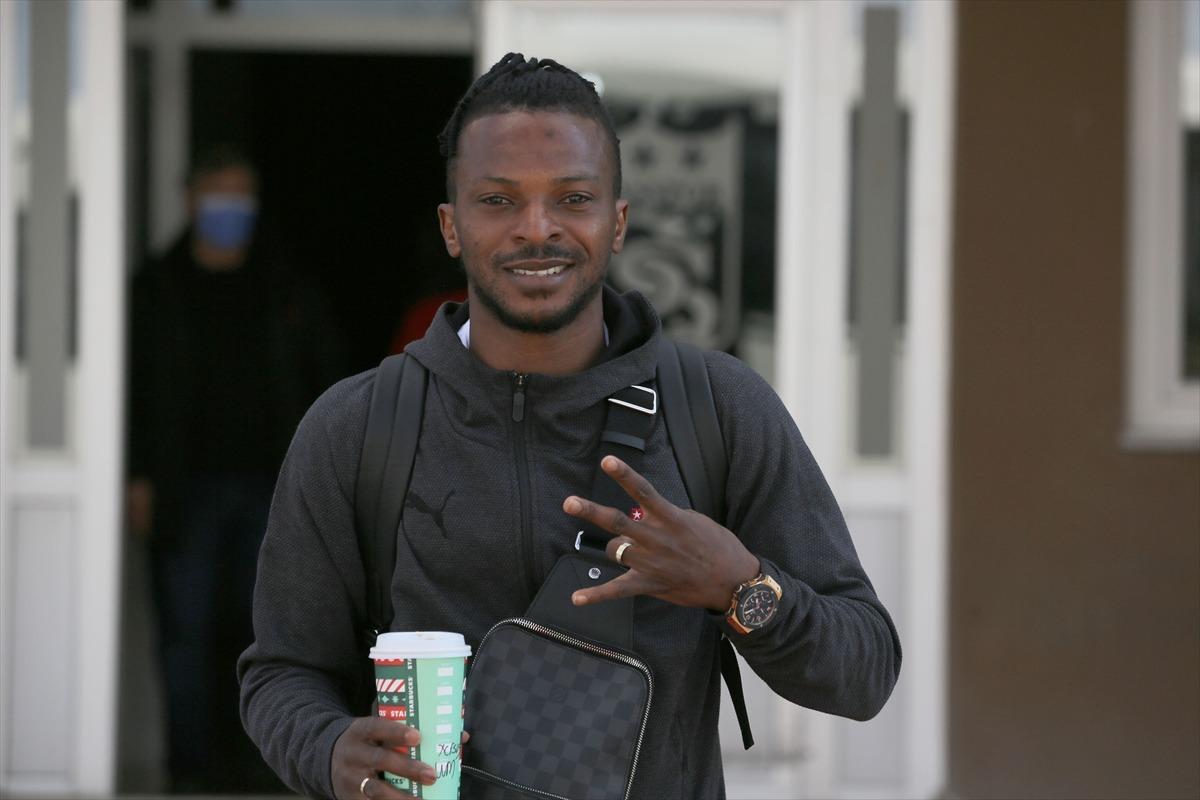 Sivasspor kafilesi, G&ouml;ztepe ma&ccedil;ı i&ccedil;in İzmir'e gitti