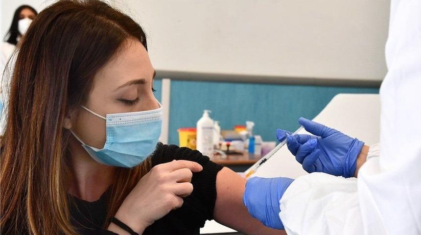 Covid aşısı: Avrupa İla&ccedil; Ajansı, Oxford-AstraZeneca aşısının 'g&uuml;venli' olduğunu a&ccedil;ıkladı
