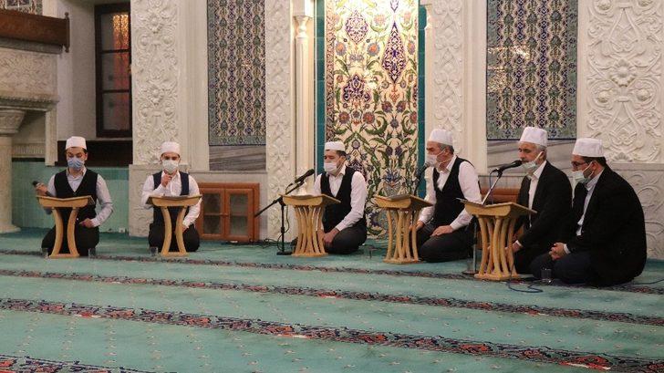 İlahiler sesleri şehitler için yükseldi G3