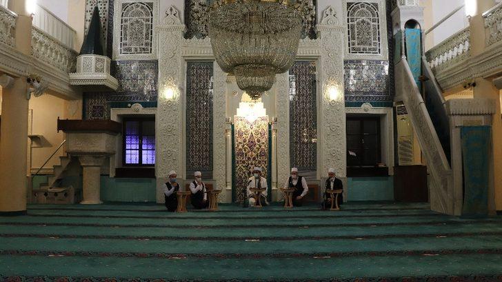 İlahiler sesleri şehitler için yükseldi G5