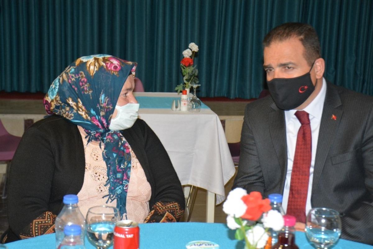 Vali Akbıyık: "En &ccedil;ok şehit veren milletlerden biriyiz"