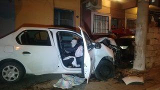 Kaza yaptı, aracındaki yaralı kadını bırakıp kaçtı