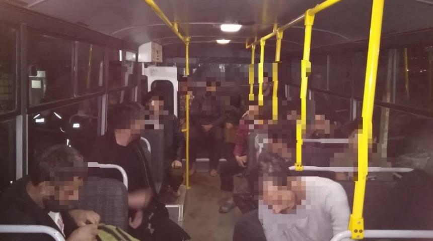 Geri d&ouml;n&uuml;ş&uuml;m at&ouml;lyesinde 12 ka&ccedil;ak g&ouml;&ccedil;men yakalandı