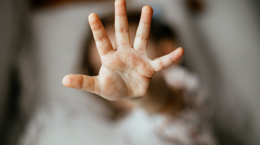 Cehennemi yaşadı! Çocukluğundaki korkunç tacizi yıllar boyu sakladı