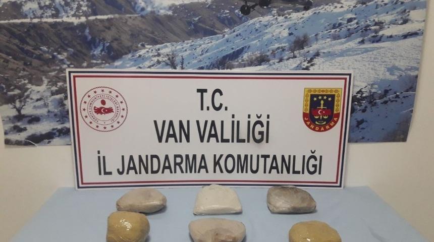 Başkale&rsquo;de 7 kilo 673 gram eroin ele ge&ccedil;irildi