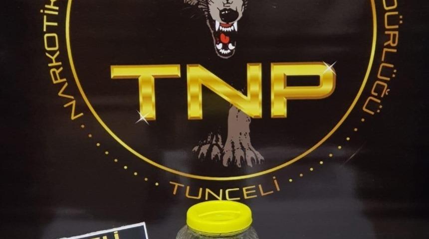 Tunceli&rsquo;de 1 ş&uuml;pheli, bidonla esrar taşırken yakalandı