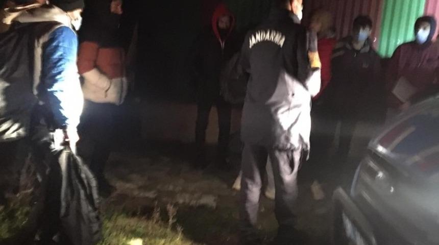 Ka&ccedil;ak yollarla T&uuml;rkiye&rsquo;ye gelen 18 Iraklı Karadeniz kıyısında yakalandı