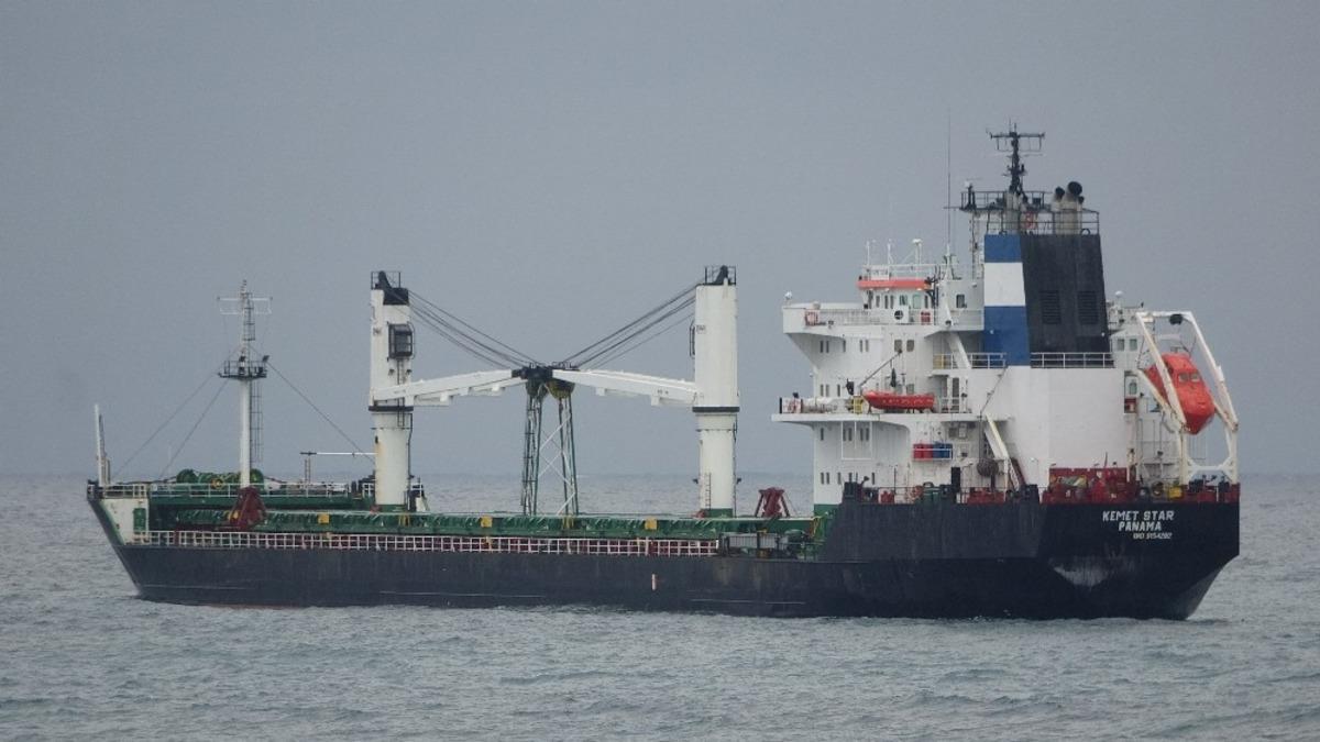 Bozcaada a&ccedil;ıklarında karaya oturan &lsquo;Kemet Star&rsquo; i&ccedil;in kurtarma &ccedil;alışması başlatıldı