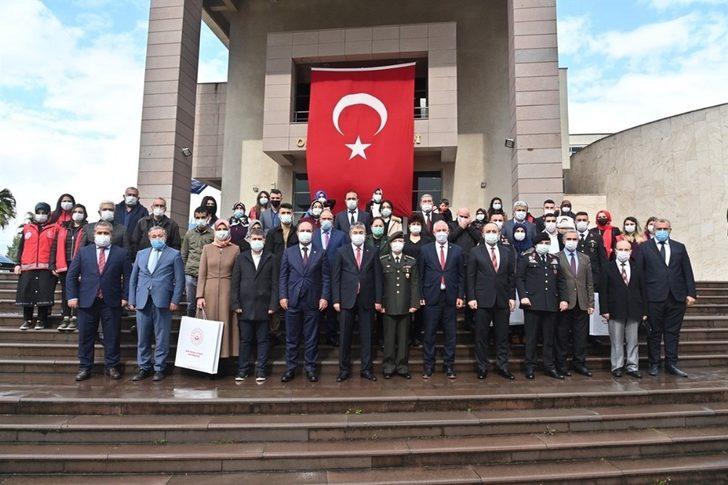 Osmaniye’de şehit aileleri ve gazilere "Devlet Övünç Madalyası" verildi G1