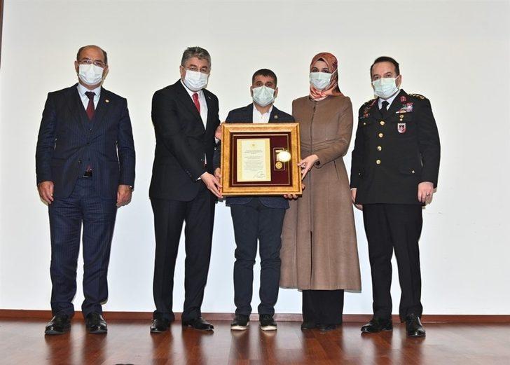 Osmaniye’de şehit aileleri ve gazilere "Devlet Övünç Madalyası" verildi G2