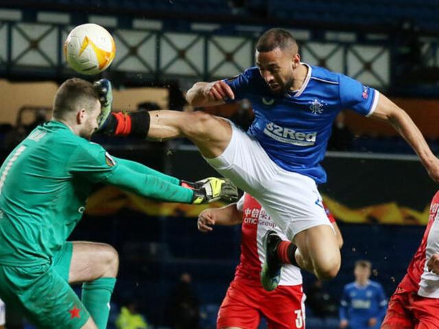 UEFA Avrupa Ligi'nde geceye damga vuran insanlık dışı faul! Hastaneye kaldırıldı...
