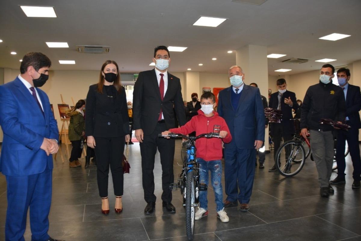 Selendi&rsquo;de "Selendi Evde Okuyor" Projesinin &ouml;d&uuml;lleri dağıtıldı