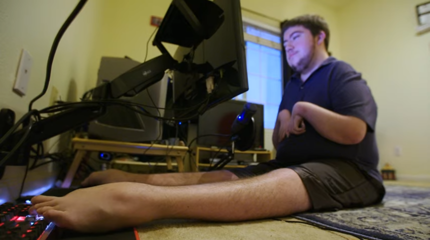 Overwatch'ta rakiplerini ayaklarıyla alt eden oyuncu: Tucker Griggs