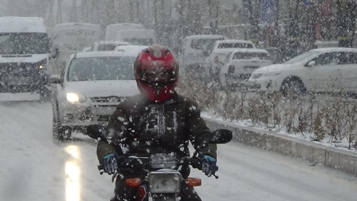 Van&rsquo;da kar yağışı ve sis!