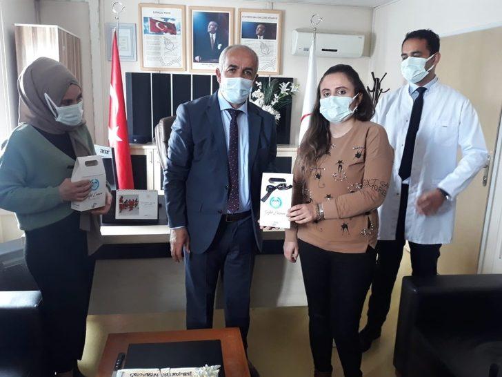 Başkan Ensari sağlıkçılar için pasta kesti G1