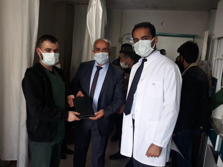 Başkan Ensari sağlıkçılar için pasta kesti G3