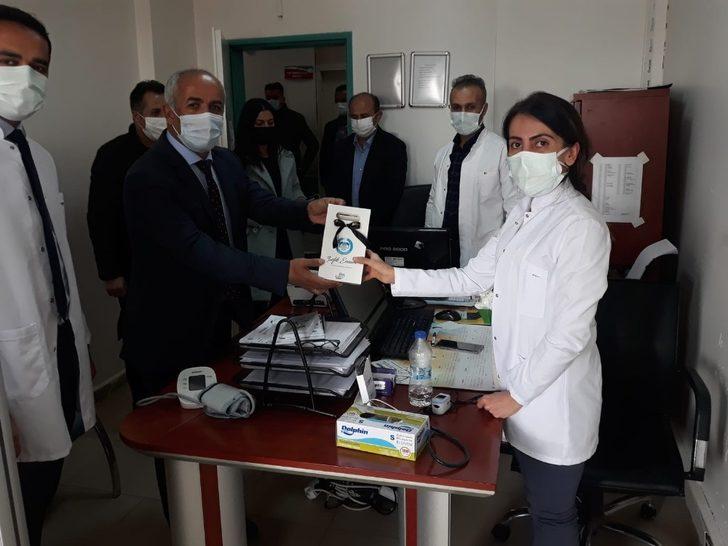 Başkan Ensari sağlıkçılar için pasta kesti G4