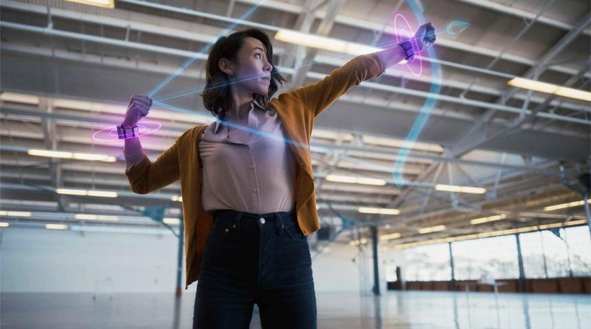 Facebook zihin okuyan bilekliğinin prototipini gösterdi