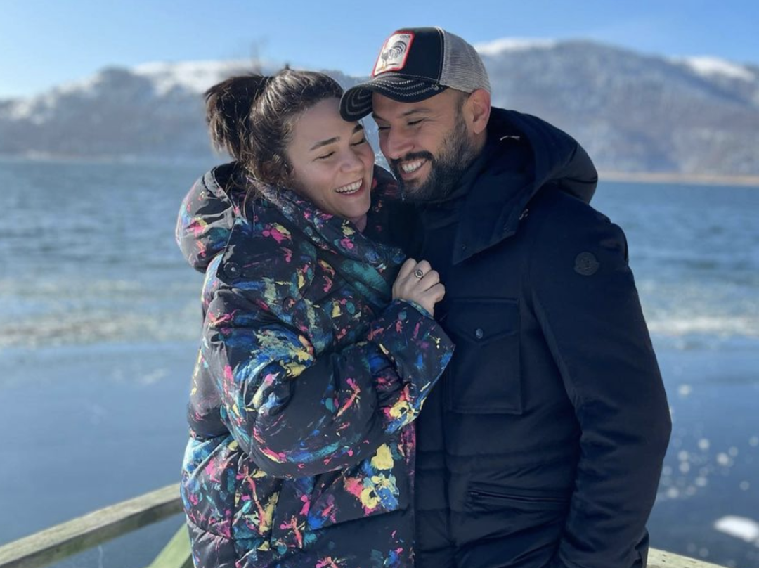 Alişan'ın eşi Buse Varol'un oğlu Burak ve kızı Eliz ile verdiği ayna pozuna yorum yağdı