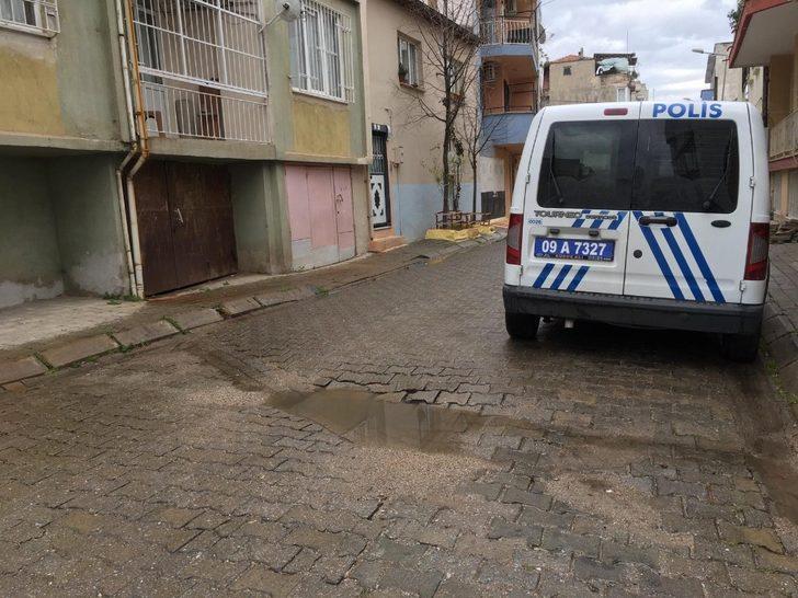 Emekli baş komiser banyoda ölü bulundu G3