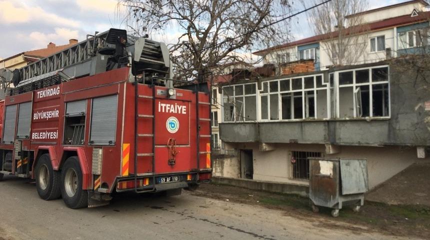 Metruk binada yangın çıktı