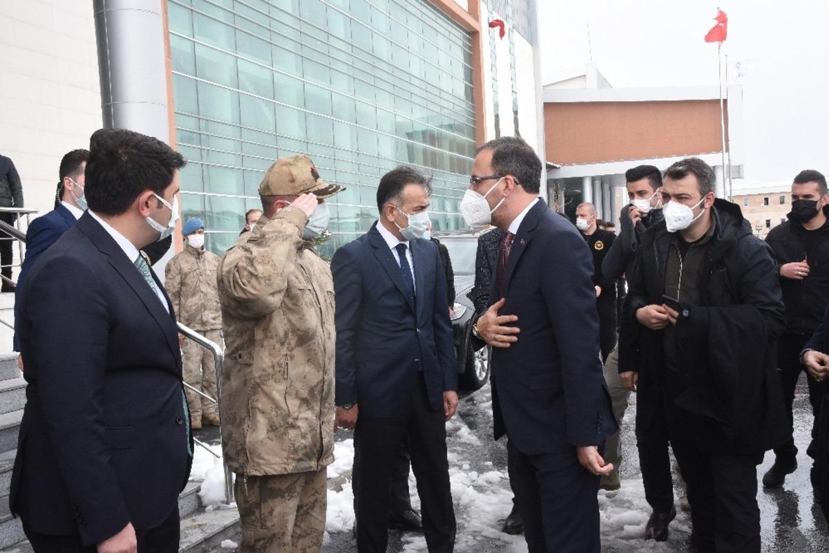 Gen&ccedil;lik ve Spor Bakanı Kasapoğlu Bitlis&rsquo;te