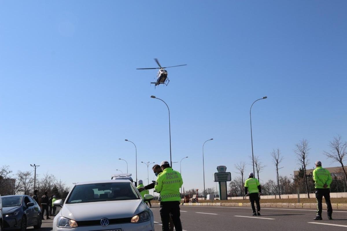 Aksaray&rsquo;da helikopter destekli trafik uygulaması