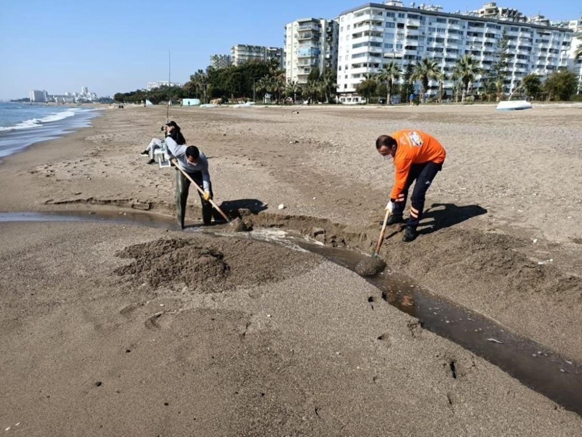 Mersin&rsquo;de 862 menfez d&uuml;zenli olarak temizleniyor ve ila&ccedil;lanıyor