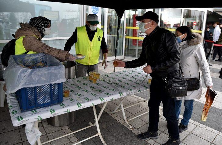 Tepebaşı’ndan hoşaf ve ekmek ikramı G1