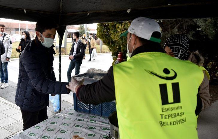 Tepebaşı’ndan hoşaf ve ekmek ikramı G2