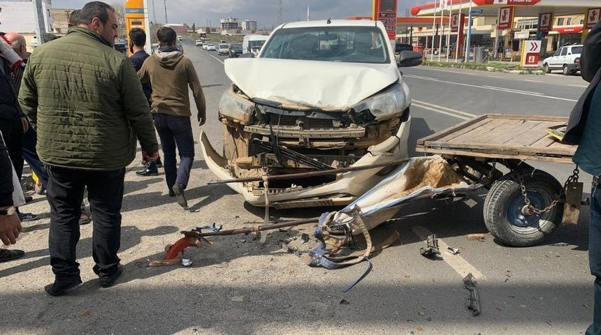 Şanlıurfa&rsquo;da kamyonet at arabasıyla &ccedil;arpıştı: 1 yaralı