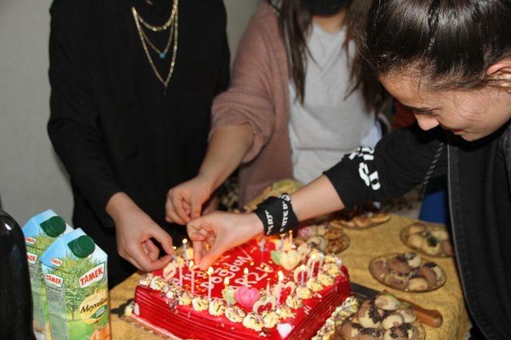 Yatağa mahkum kıza doğum günü sürprizi G5