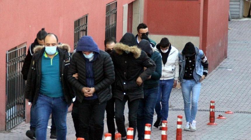 Polisler 2 ay takip etti, uyuşturucu taciri 6 kişiyi kıskıvrak yakaladı