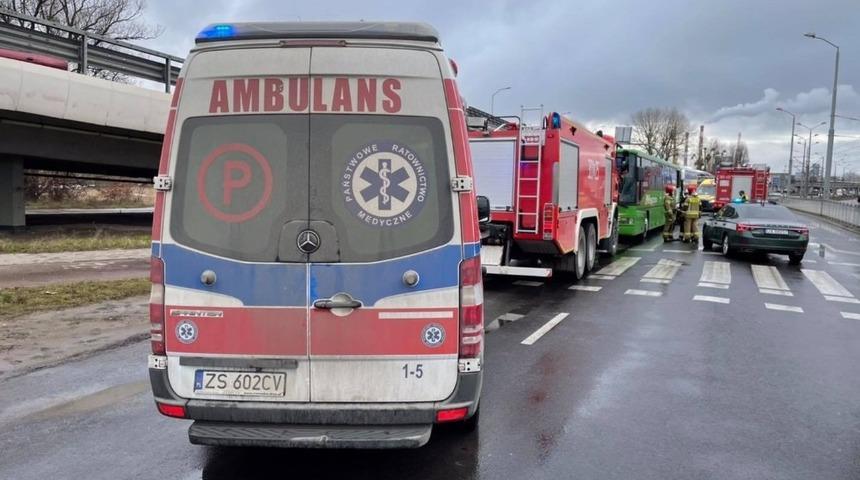 Polonya&rsquo;da askerleri taşıyan otob&uuml;sler kaza yaptı: 22 yaralı