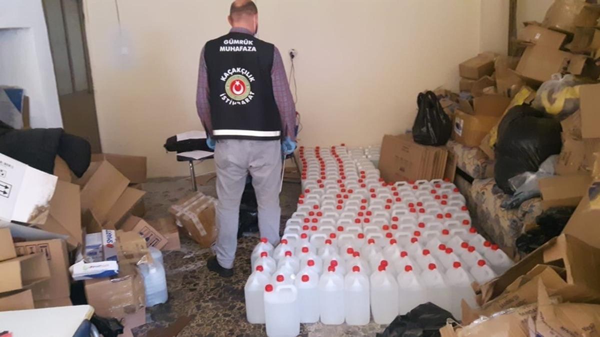 İzmir&rsquo;de sahte etil alkol operasyonu: 2 bin litre ele ge&ccedil;irildi
