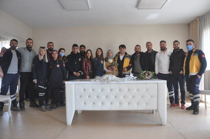 Ordulu sağlıkçı Yüksekova’da nikâh masasına oturdu G3