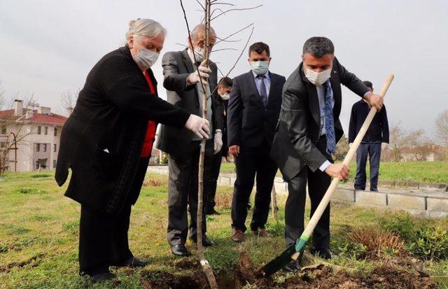 Yaşlılar Haftasında Vali Atay’dan huzurevine ziyaret