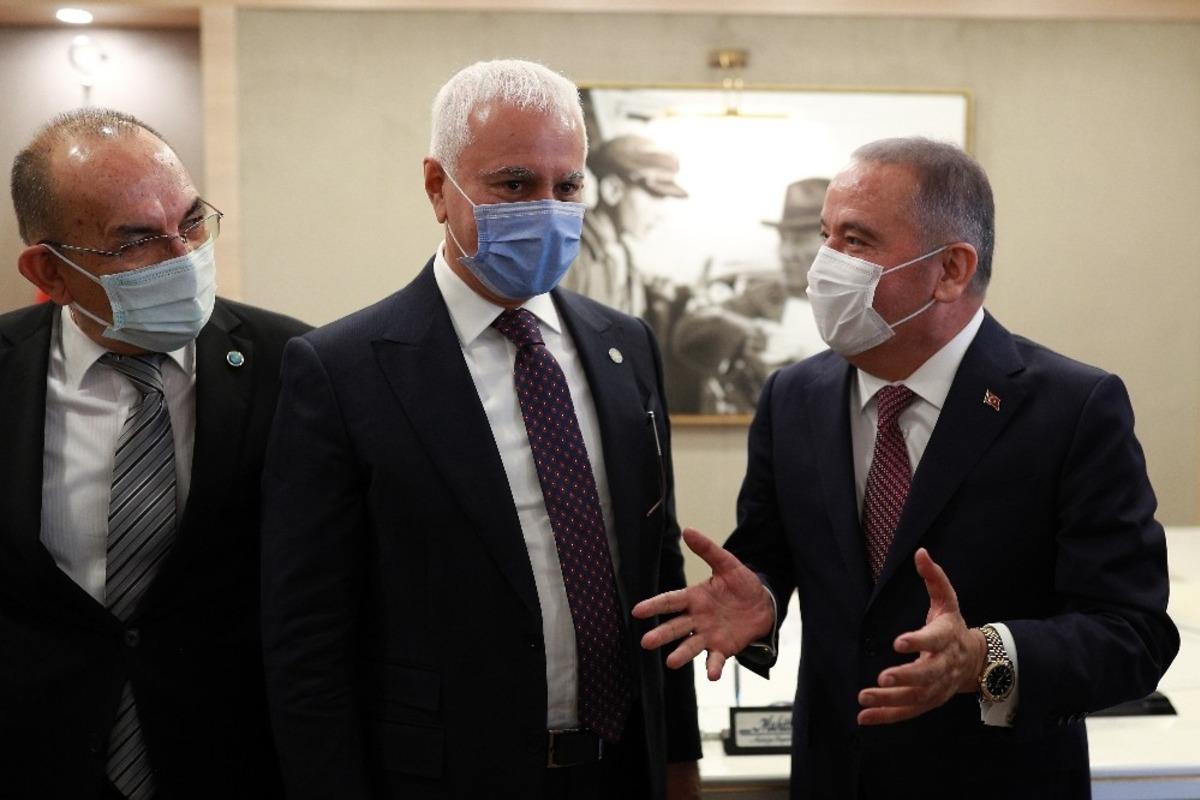 Koray Aydın&rsquo;dan Başkan B&ouml;cek&rsquo;e &rsquo;Ge&ccedil;miş olsun&rsquo; ziyareti