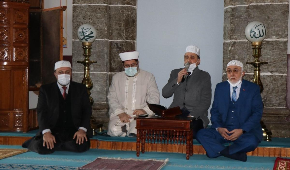 &Ccedil;anakkale şehitleri i&ccedil;in mevlit okutuldu