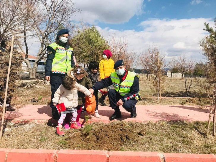 Şehitler anısına fidan dikildi G3