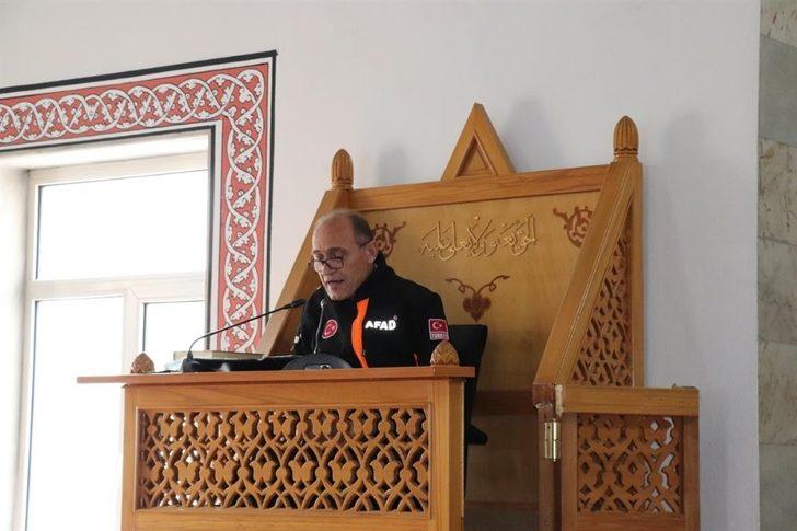 AFAD Müdürü Cuma namazı önceki kürsüden cemaate seslendi G2