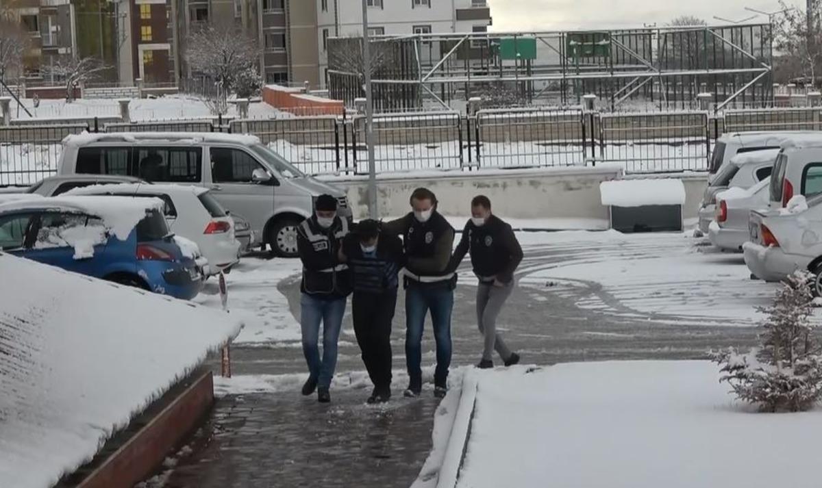 Eşini av t&uuml;feğiyle &ouml;ld&uuml;ren koca tutuklandı